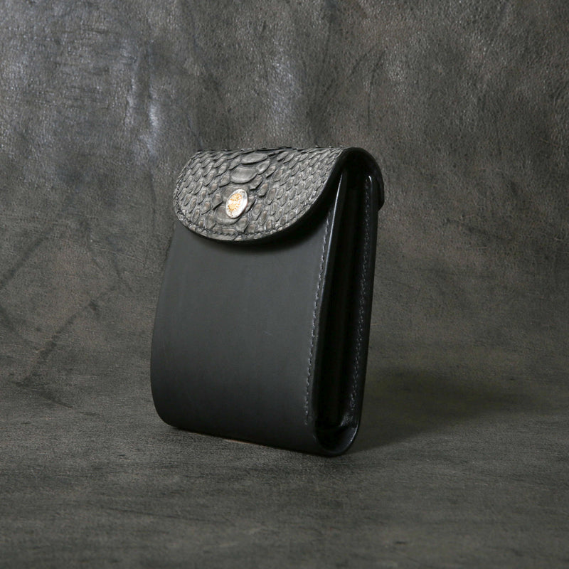 【2025 SPECIAL】W7 墨染めパイソン ショートウォレット