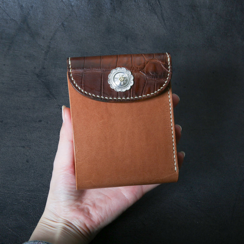 【2025 MOTOR SPECIAL】HW7 ハンドダイ・クロコ ≪BROWN≫ "HIDEO MOTOIKE" ショートウォレット