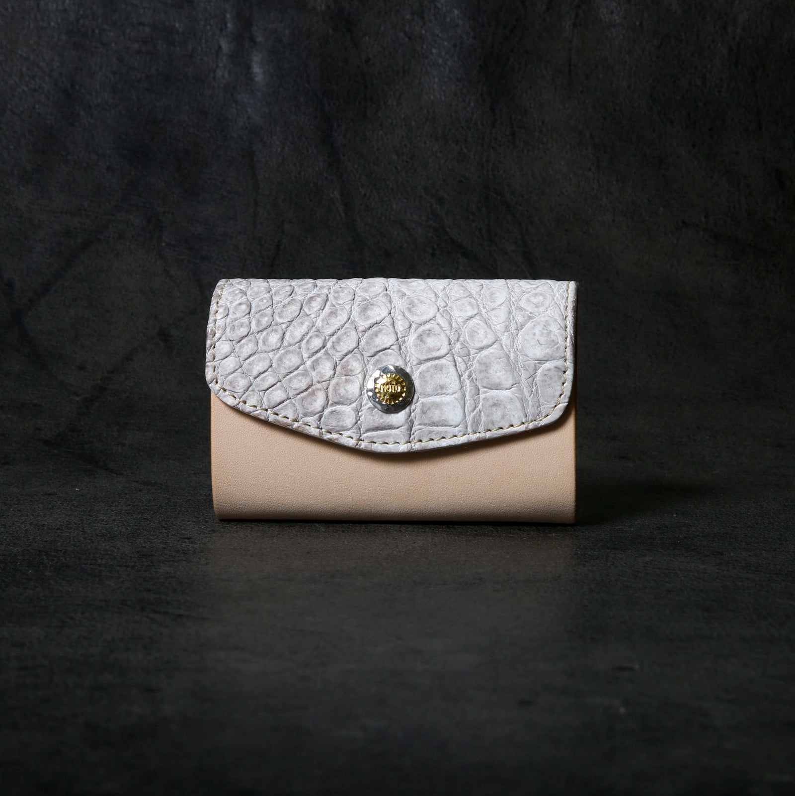 2025 SPECIAL】KC6 ヒマラヤクロコ × ベルギーヌメ キーケース – MOTO