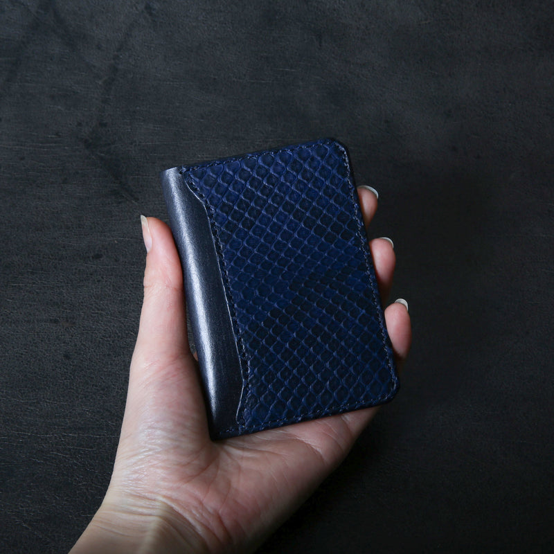 【2025 SPECIAL】CA7 藍染パイソン × ブライドルレザー カードケース