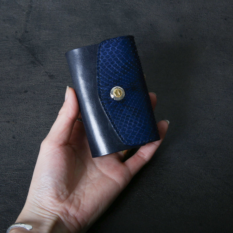 【2025 SPECIAL】KC6 藍染パイソン × ブライドルレザー キーケース