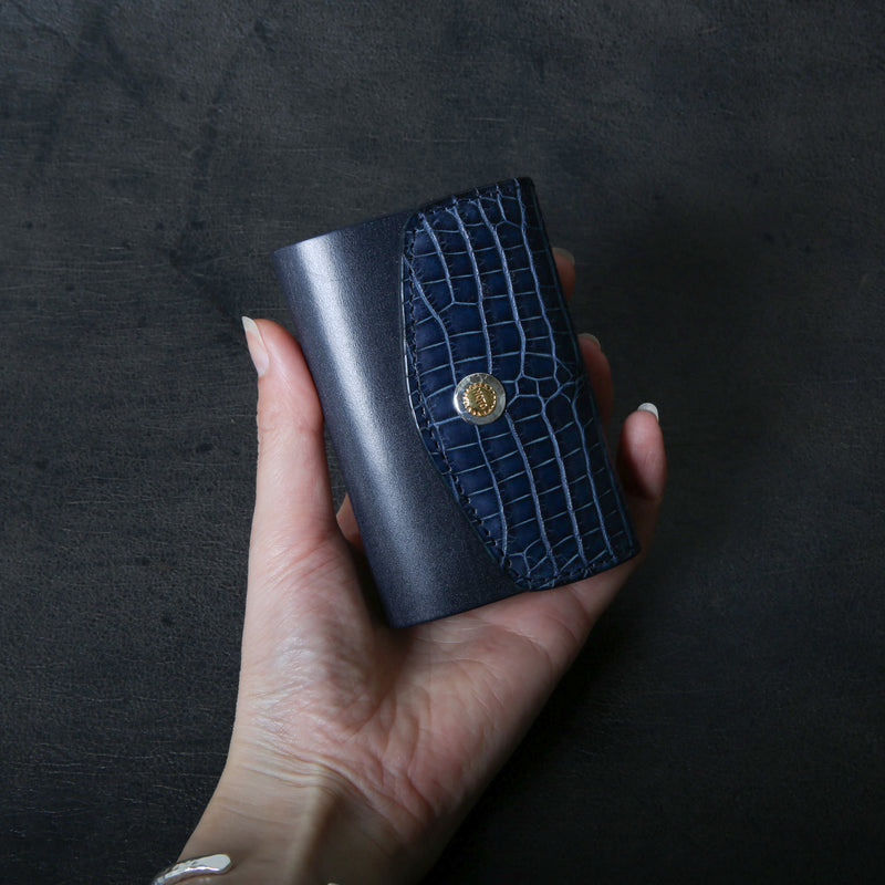 【2025 SPECIAL】KC6 藍染クロコ × ブライドルレザー キーケース