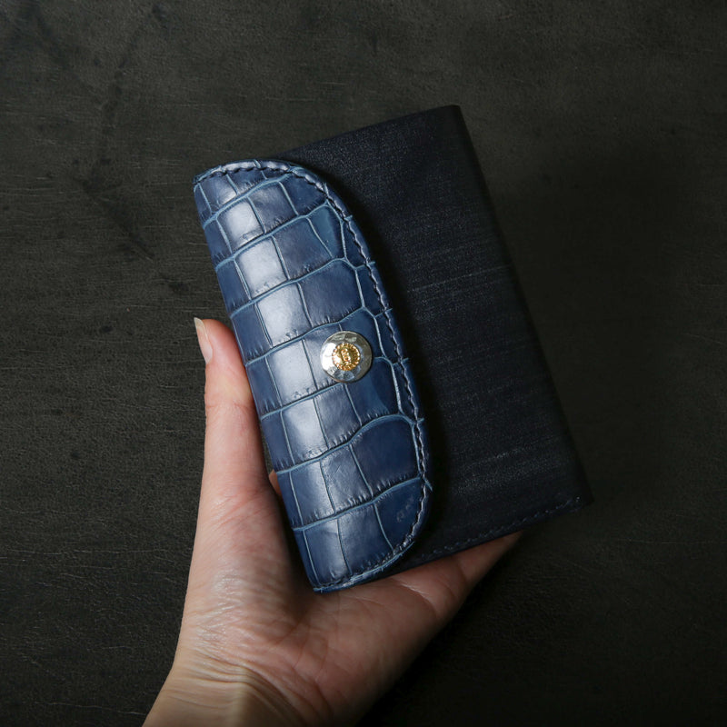 【2025 SPECIAL】W6 藍染クロコ × ブライドルレザー ミドルウォレット
