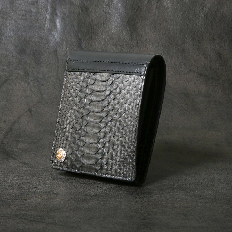 【2025 SPECIAL】W1 墨染めパイソン ショートウォレット