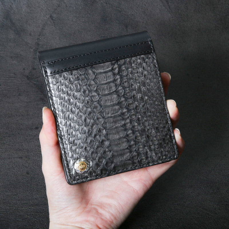 【2025 SPECIAL】W1 墨染めパイソン ショートウォレット