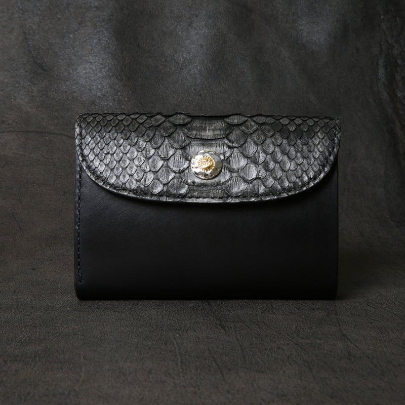 【2025 SPECIAL】W6 墨染めパイソン ミドルウォレット
