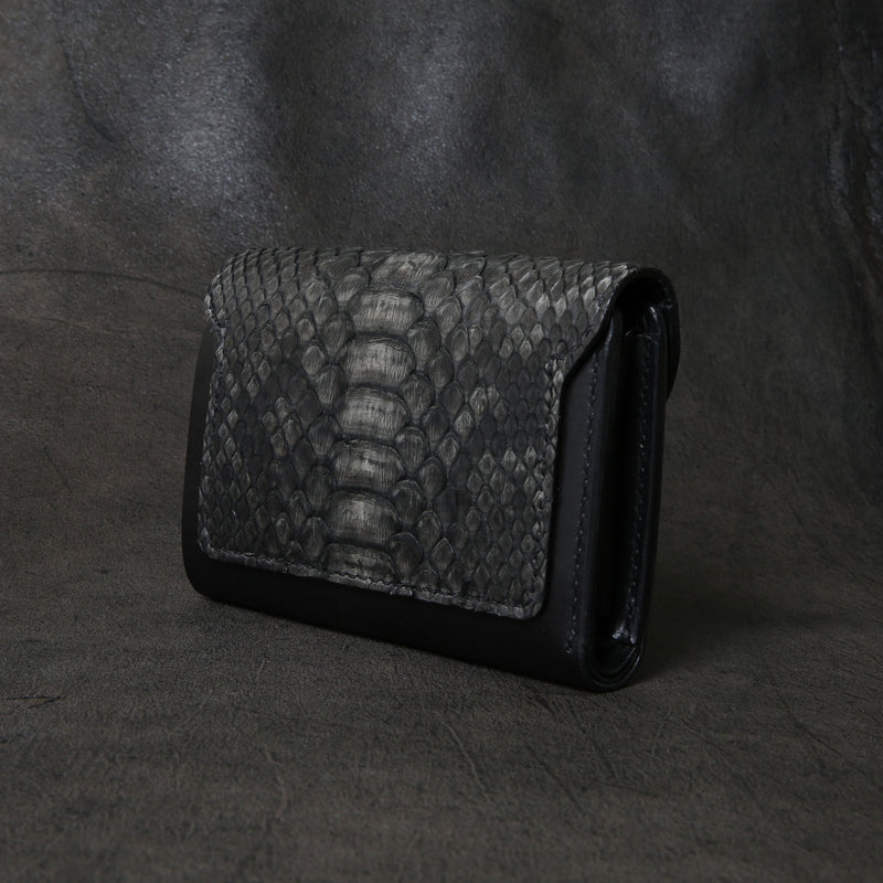 【2025 SPECIAL】W6 墨染めパイソン ミドルウォレット