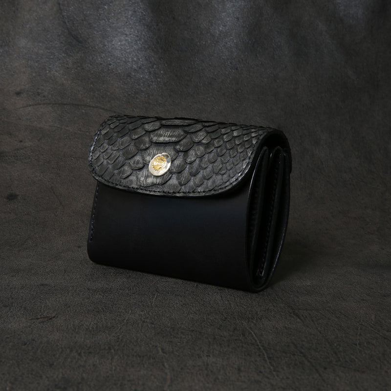 【2025 SPECIAL】W10 墨染めパイソン コンパクトウォレット