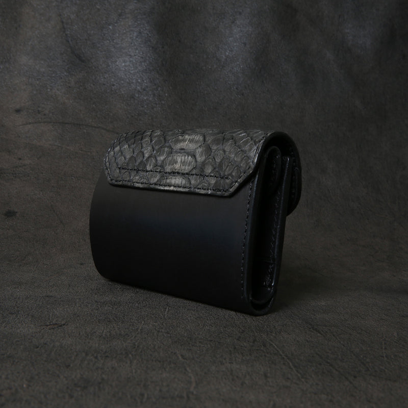 【2025 SPECIAL】W10 墨染めパイソン コンパクトウォレット