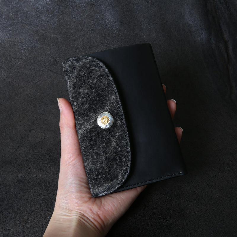 【2025 SPECIAL】W6 墨染めエレファント × 墨染めコードバン ミドルウォレット