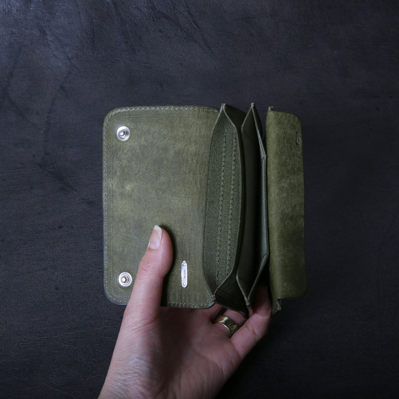 【2025 MOTOR SPECIAL】RW8 エレファント × マットバケッタ ≪GREEN≫ トラッカーズミドルウォレット