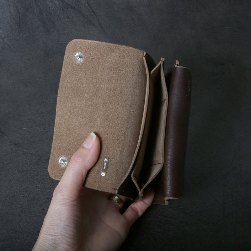 【2025 MOTOR SPECIAL】RW8 ハンドダイ・イタリアンホースバット ≪BROWN≫ トラッカーズミドルウォレット