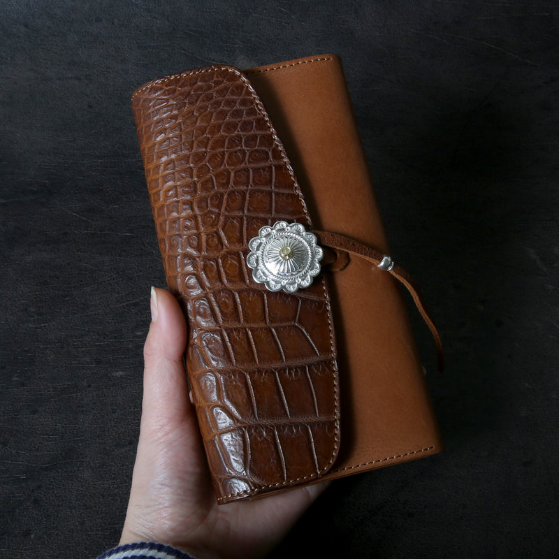 【2025 MOTOR SPECIAL】HLW2 ハンドダイ・クロコ ≪BROWN≫ "HIDEO MOTOIKE" ロングウォレット