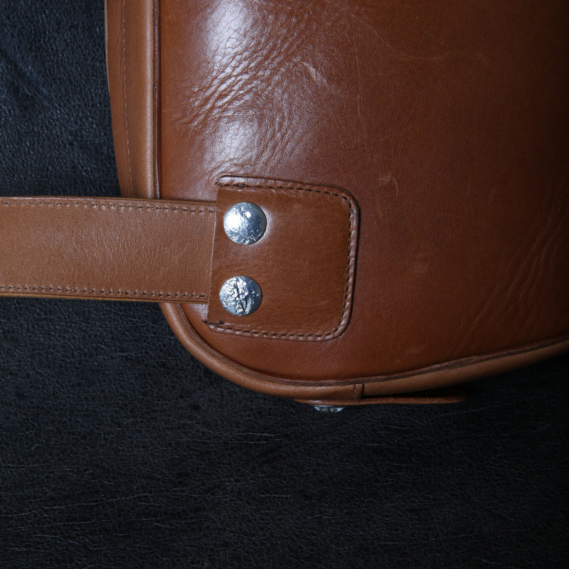 【2025 MOTOR SPECIAL】HBAG1 ハンドダイ・ヌメクロコ ≪BROWN≫ "HIDEO MOTOIKE" ボディバッグ