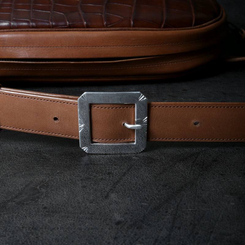 【2025 MOTOR SPECIAL】HBAG1 ハンドダイ・ヌメクロコ ≪BROWN≫ "HIDEO MOTOIKE" ボディバッグ