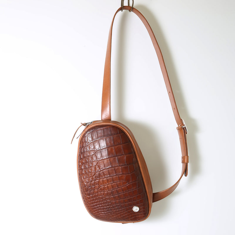 【2025 MOTOR SPECIAL】HBAG1 ハンドダイ・ヌメクロコ ≪BROWN≫ "HIDEO MOTOIKE" ボディバッグ