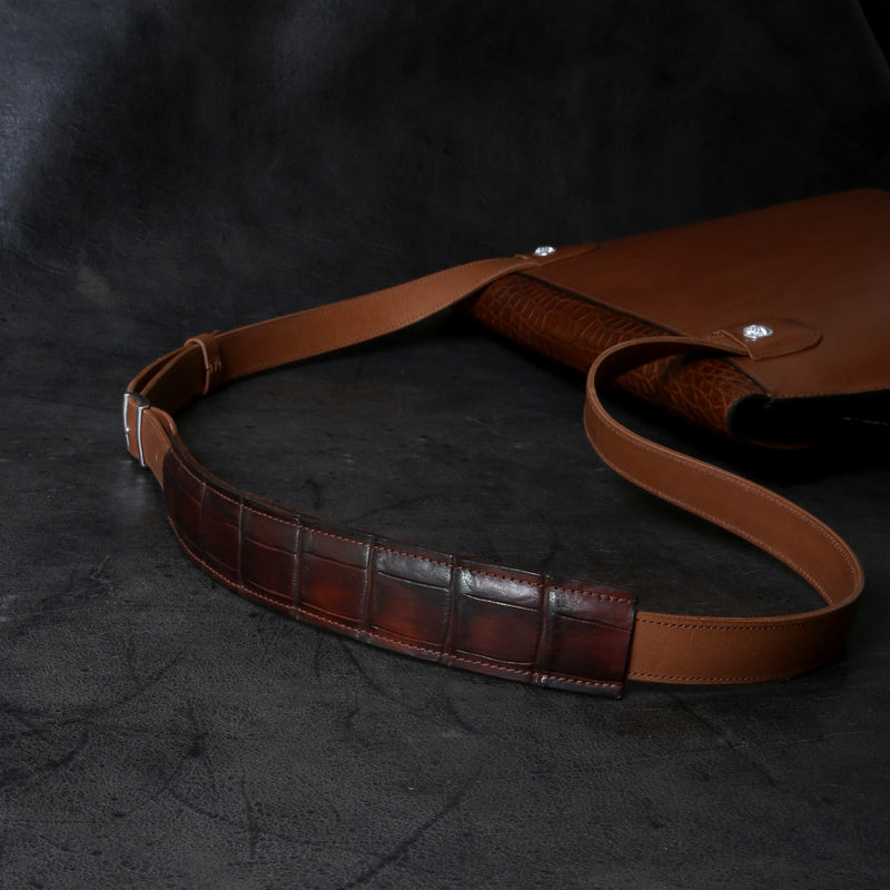 【2025 MOTOR SPECIAL】HBAG2 ハンドダイ・ヌメクロコ ≪BROWN≫ "HIDEO MOTOIKE" ショルダーバッグ