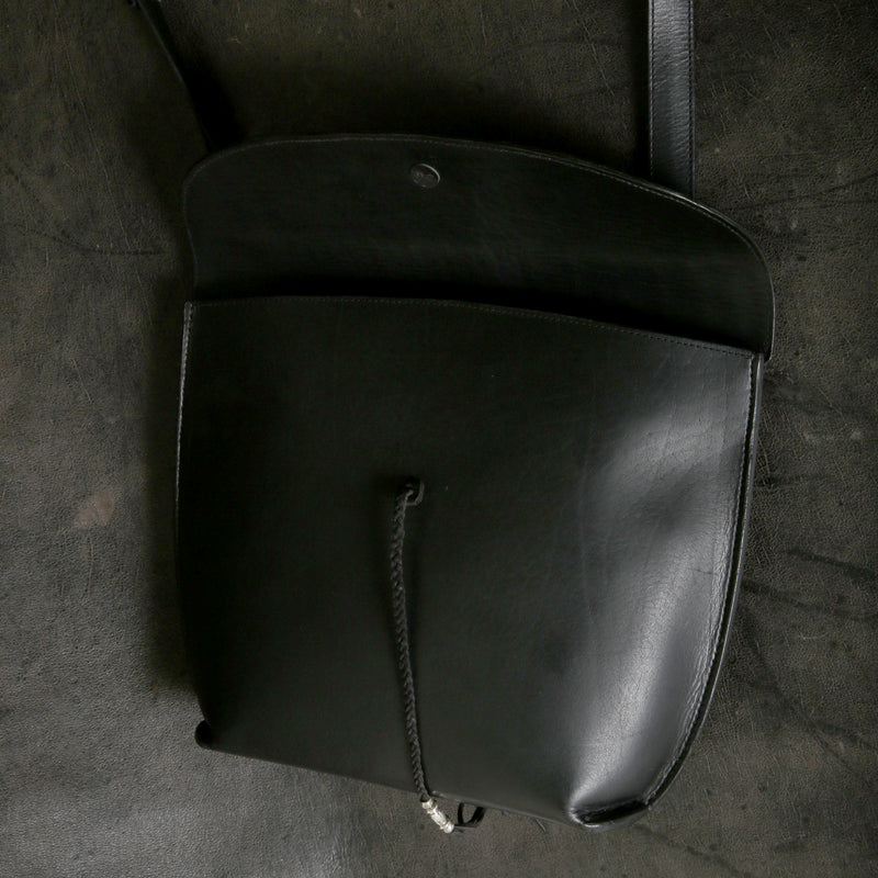 【2025 MOTOR SPECIAL】HBAG2 ハンドダイ・ヌメクロコ ≪BLACK≫ "HIDEO MOTOIKE" ショルダーバッグ