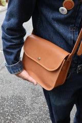 BAG72 ≪BROWN≫ OILED COW LEATHER FLAP MINI SHOULDER BAG フラップミニショルダーバッグ
