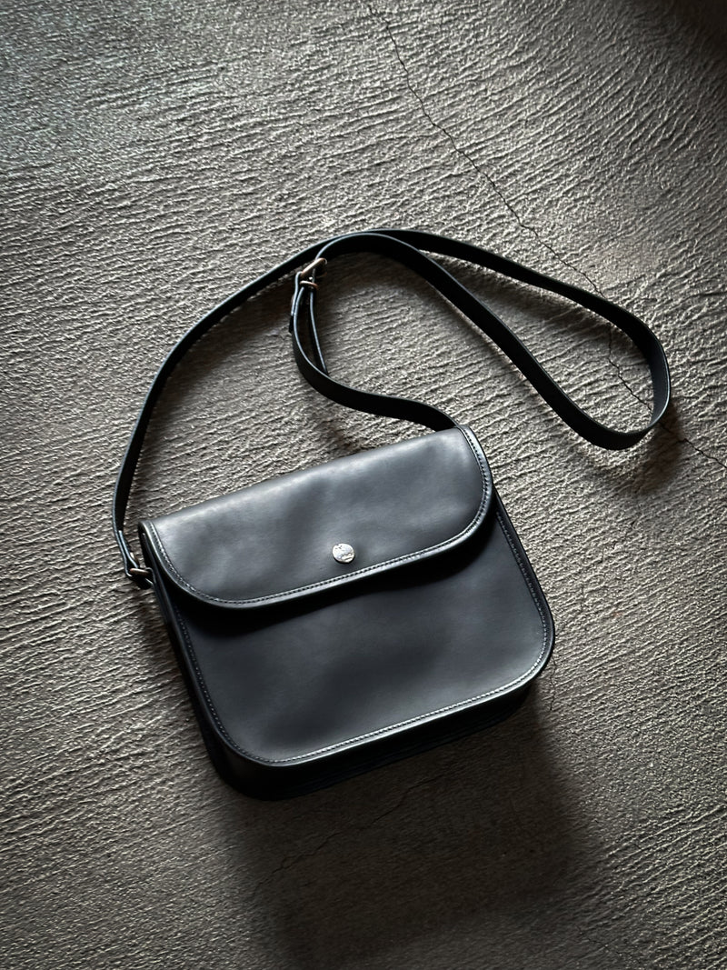 【2025SS COLLECTION】BAG72 ≪BLACK≫ OILED COW LEATHER FLAP MINI SHOULDER BAG フラップミニショルダーバッグ