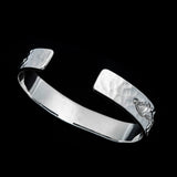 BG-03 FLAT HAMMERED BANGLE (18K GOLD ACCENT)  /  K18イーグルメタル付唐草槌目平打ちバングル