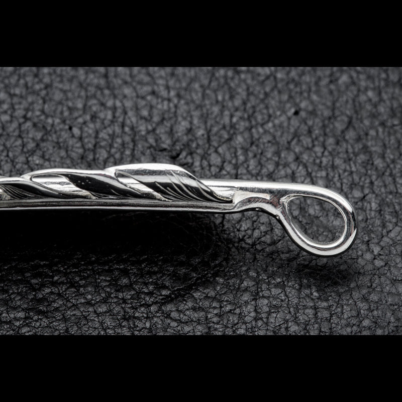 【2025 NEW COLLECTION】MOTOR FT-50 , FEATHER PENDANT (18K GOLD ACCENT) LARGE , CENTER /  先金大フェザー (ストレート)