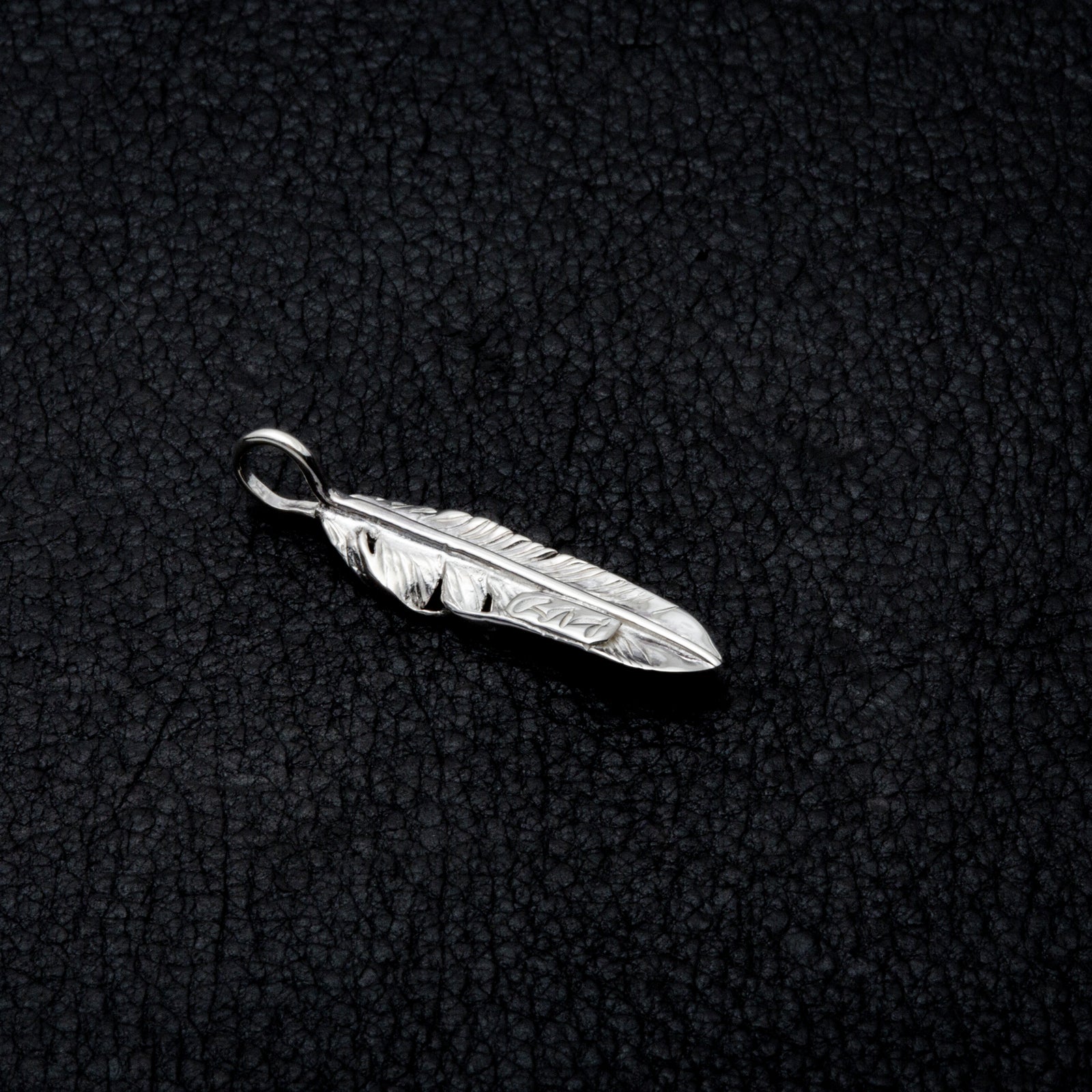 MOTOR FT-13L , FEATHER PENDANT , X-SMALL , LEFT / プレーン